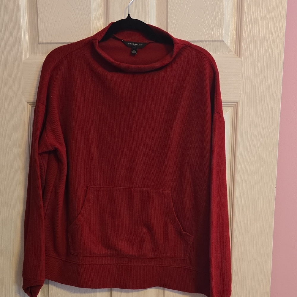 Banana‎ Republic Women's Crew Neck Sweater in Deep Red